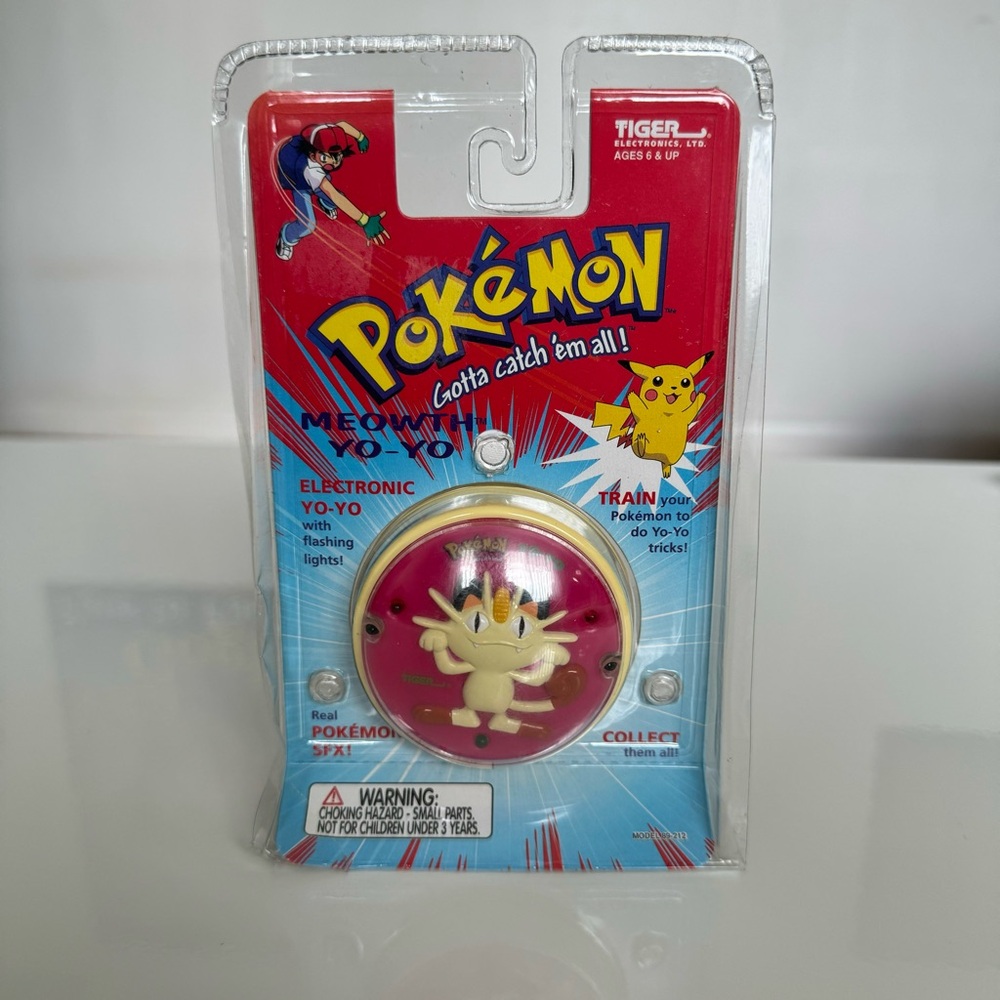 NEW Vintage 1998 Pokemon Meowth Yo Yo Toy Tiger Electronics Nintendo Cat Logo